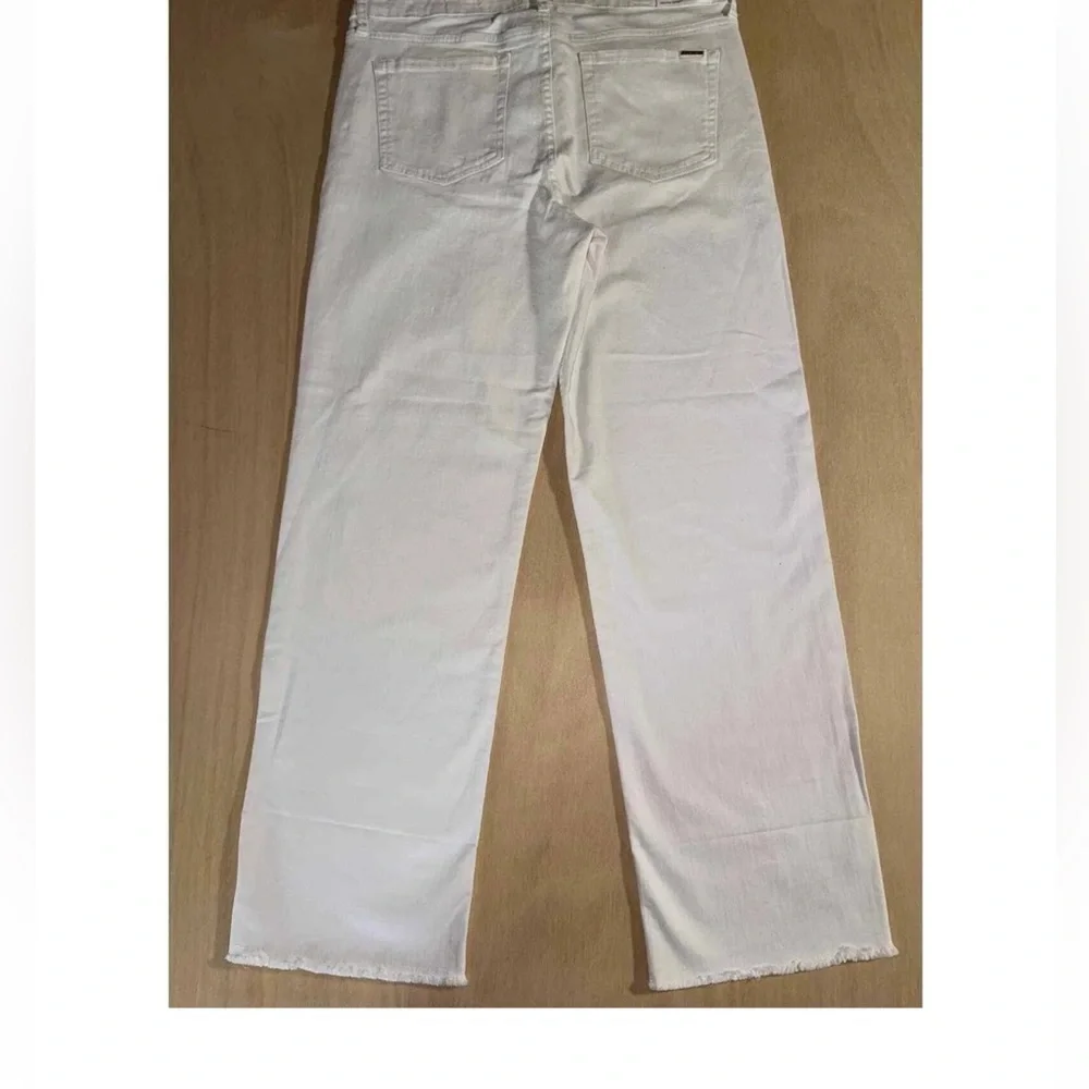 Anna Klein Straight Leg Jeans. NWT‎